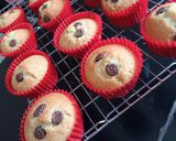 Foto del paso 2 de la receta: Mantecadas con chispas de chocolate