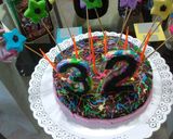 Foto del paso 17 de la receta: Torta de cumpleaños temática, de los años 80