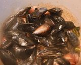 Hình bước làm 4 của món Trai Pháp (Vẹm Đen) Sốt Vị Thái Chua Cay (Tom Yum)