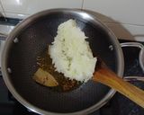 A picture of step 3 of Pepper Ghanto (Grated Green Papaya with Potato).