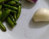 Foto langkah ke 2 dari resep Cah Kangkung Rawit.