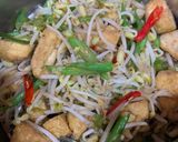 Foto langkah ke 3 dari resep Tumis tauge vegetarian.