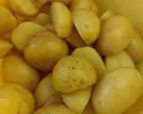 Sütőben sült fűszeres burgonya recept fázis 1 fotója