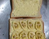 Foto langkah ke 3 dari resep 62. Banana Cheese Toast / Roti tawar panggang topping pisang keju.