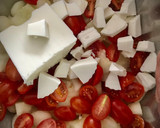 Foto del paso 1 de la receta: Ensalada de melón, queso fresco y cherries con aliño especial