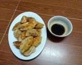 Hình bước làm 3 của món Sủi cảo nhân thịt rán giòn