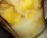 A picture of step 3 of Paw paw smoothie.