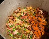 Foto del paso 3 de la receta: Arroz con piñones (de pino)