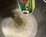 A picture of step 4 of Anchovy and tomato bucatini pasta.