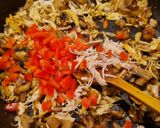 عکس مرحله 2 از دستور مرغ و قارچ در خمیر یوفکا(باقلوای مرغ)