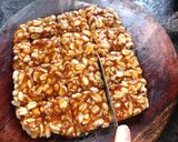 शेंगदाणा चिक्की (Peanuts chikki irecipe in marathi) रेसिपी स्टेप 5 फोटो 
