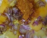 A picture of step 3 of Fried yam nd egg.