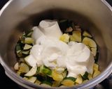 Foto del paso 2 de la receta: Crema fría de Pepino y Yogur de Coco