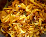 পেঁয়াজ দিয়ে আলু ভাজি রেসিপির ধাপ 2 ছবি