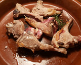 Foto del paso 3 de la receta: Cazuela de arroz, con chuletas de cordero y pimientos fritos