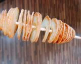 A picture of step 3 of Fried Spiral Potatoes.