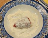 Foto del paso 5 de la receta: Pimientos de piquillo rellenos de bacalao gambas con bechamel y salsa bilbaina