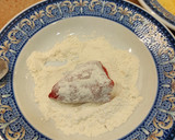 Foto del paso 5 de la receta: Pimientos de piquillo rellenos de bacalao gambas con bechamel y salsa bilbaina