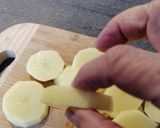 Foto del paso 2 de la receta: Patatas con gambas, almejas y gulas
