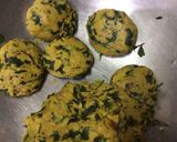 A picture of step 2 of Methi paratha.