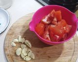 A picture of step 1 of 4 Ingredients Tomato Sauce.