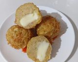 Foto langkah ke 7 dari resep Bola-Bola mie keju.
