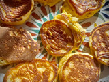 Blinis con pepino y salsa especial