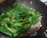 รูปขั้นตอนการทำที่ 2 ของ ตำลึงผัดหมูสับ