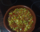 Foto del paso 3 de la receta: Huevos al plato con chorizo y peinetas de pan