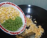 Foto langkah ke 3 dari resep Nasi goreng sayuran.