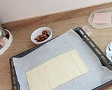 Foto del paso 1 de la receta: Empanada de hojaldre con queso rulo y dátiles