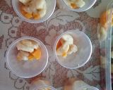 Foto del paso 2 de la receta: Frutiletas 🍭 🍑🥭🍌🍓🍏🍍 🥛🥛🥛