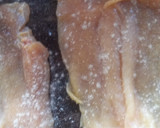Foto del paso 2 de la receta: Milanesa de pollo en salsa bechamel 3M