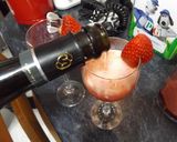 Foto del paso 2 de la receta: Cóctel de champagne con fresas y Cointreau
