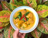 รูปขั้นตอนการทำที่ 3 ของ แกงเผ็ดไก่ใส่ฟักทองใบยี่หร่า