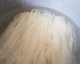 Foto del paso 2 de la receta: Fideos de Arroz con salsa de Soya, estilo Thai