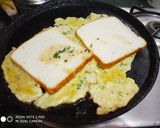 A picture of step 2 of Bread omlette.