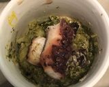 Foto del passaggio 4 della ricetta Polpo grigliato con patate prezzemolate pesto di menta e maionese di polipo