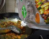 A picture of step 2 of Mayo Aata noodles.