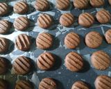 Foto langkah ke 5 dari resep Kue Kering Coklat.