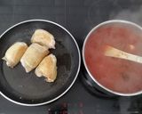 Une image de l'étape 1 de Hauts de cuisses de poulets en sauce tomate.