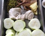 A picture of step 1 of Mung Bean and Hairy Gourd Soup.