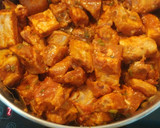 Foto del paso 2 de la receta: Guiso de patatas, arroz con costillas de cerdo adobadas