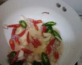 Foto langkah ke 3 dari resep Tumis brokoli telur puyuh.