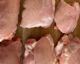 Foto del paso 1 de la receta: Contramuslos de pollo guisados en salsa
