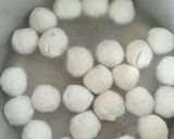 Hình bước làm 1 của món Canh dưa chua chả cá basa viên