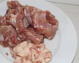 Hình bước làm 2 của món Bí ngòi sữa xào thịt gà