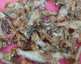Foto langkah ke 1 dari resep Ikan Asin Kriuk Bumbu Sambel.
