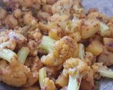 A picture of step 7 of Punjabi style dry aloo gobi.