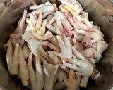 Hình bước làm 1 của món Chân gà ngâm sả ớt